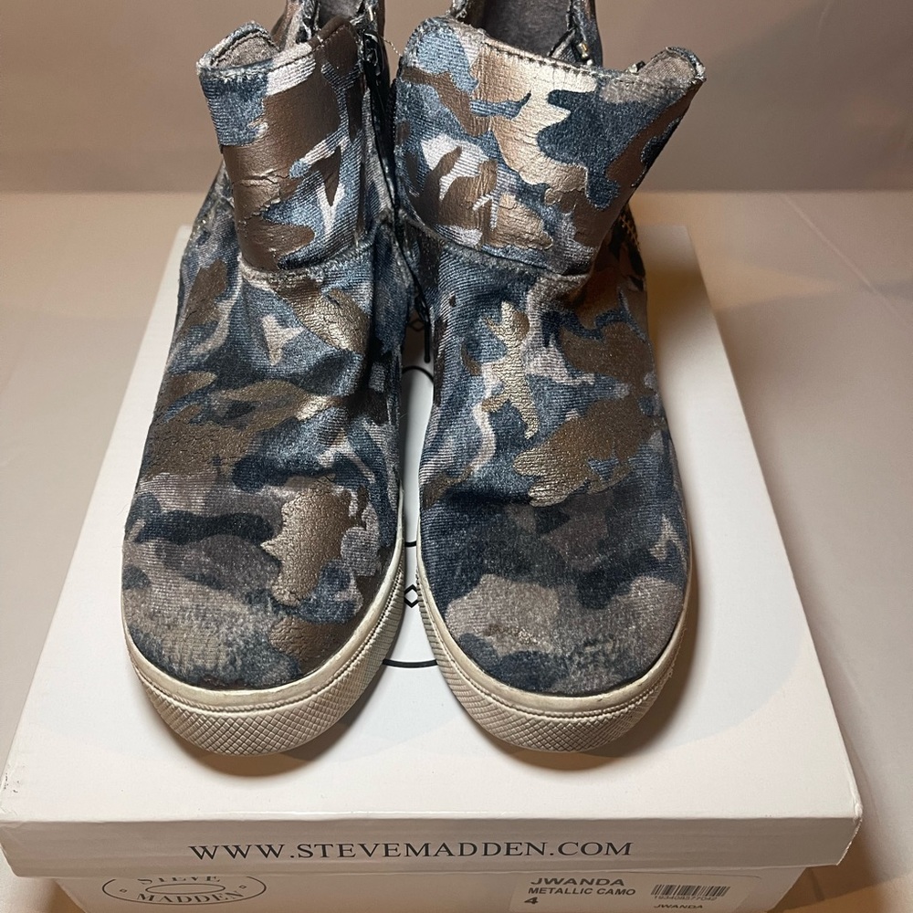 Girls Steven Madden JWanda Hidden Wedge Bootie Camo Size 4 - Picture 3 of 5